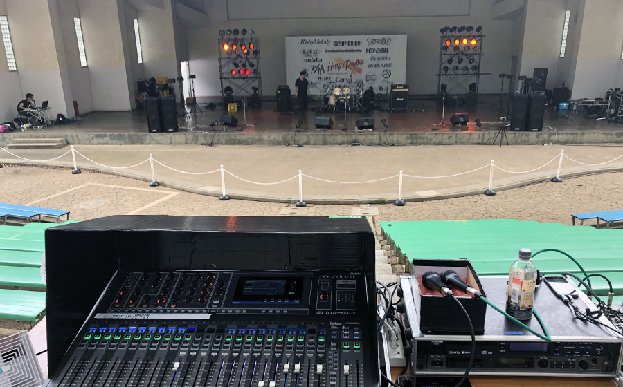野外ライブコンサートの音響